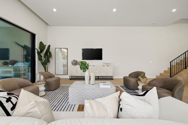 725 Lake Avenue N, Delray Beach, FL 33483