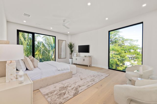 725 Lake Avenue N, Delray Beach, FL 33483