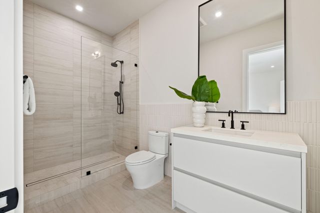 725 Lake Avenue N, Delray Beach, FL 33483