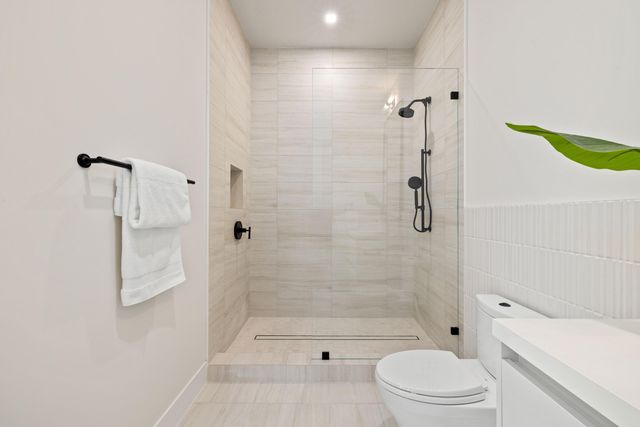 725 Lake Avenue N, Delray Beach, FL 33483