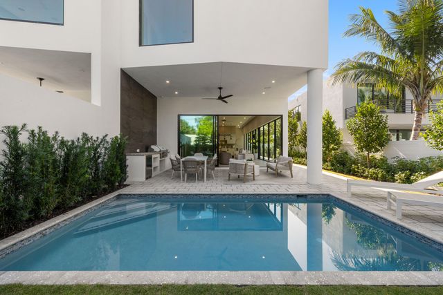 725 Lake Avenue N, Delray Beach, FL 33483