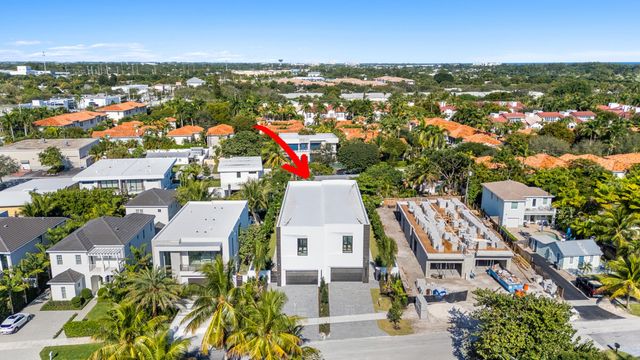 725 Lake Avenue N, Delray Beach, FL 33483