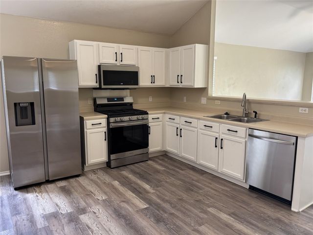 610 Riverway LN, Leander, TX 78641