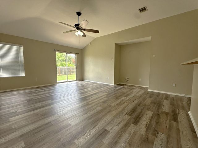 610 Riverway LN, Leander, TX 78641