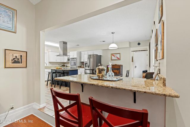 4654 ORTEGA FARMS Circle, Jacksonville, FL 32210