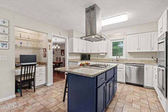 4654 ORTEGA FARMS Circle, Jacksonville, FL 32210