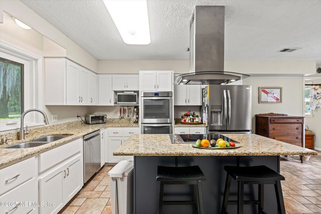 4654 ORTEGA FARMS Circle, Jacksonville, FL 32210