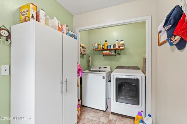 4654 ORTEGA FARMS Circle, Jacksonville, FL 32210