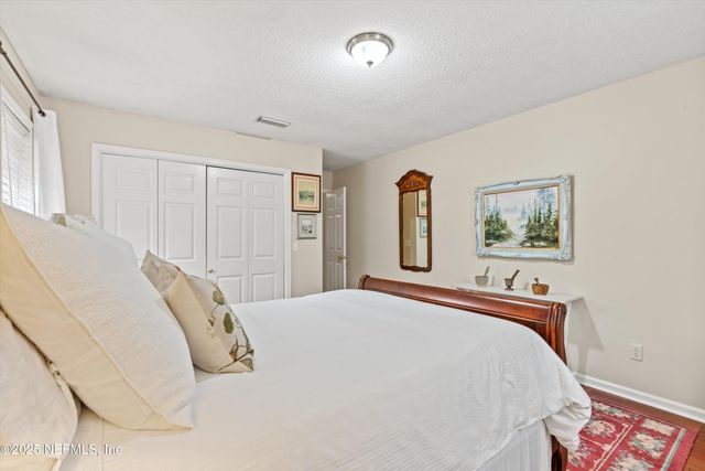 4654 ORTEGA FARMS Circle, Jacksonville, FL 32210