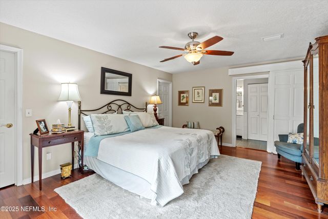 4654 ORTEGA FARMS Circle, Jacksonville, FL 32210