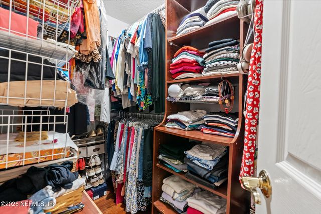 4654 ORTEGA FARMS Circle, Jacksonville, FL 32210