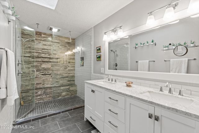 4654 ORTEGA FARMS Circle, Jacksonville, FL 32210