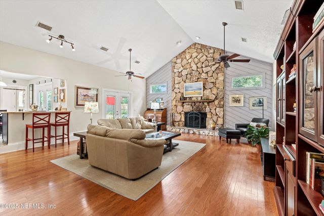 4654 ORTEGA FARMS Circle, Jacksonville, FL 32210