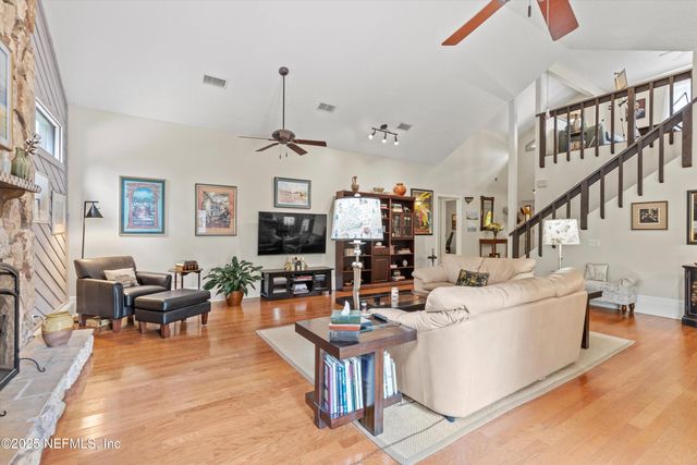 4654 ORTEGA FARMS Circle, Jacksonville, FL 32210