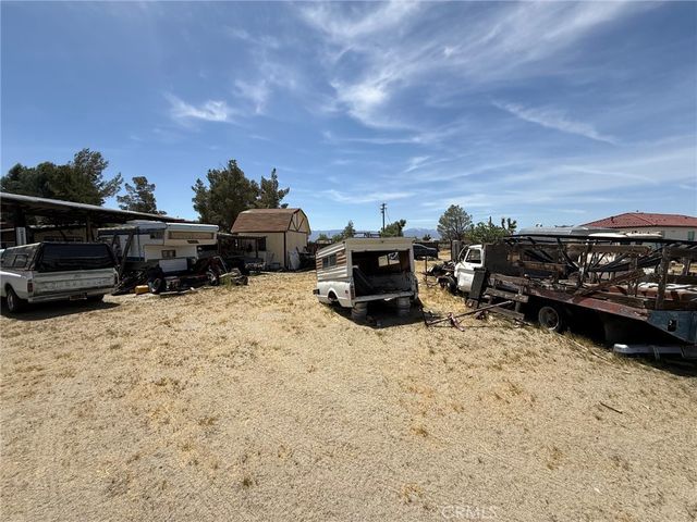 19536 Valle Vista Road, Phelan, CA 92301