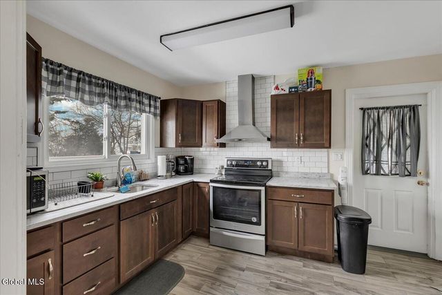 10 Leonard Avenue, Brunswick, NY 12180