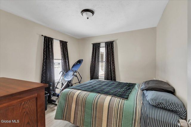 10 Leonard Avenue, Brunswick, NY 12180