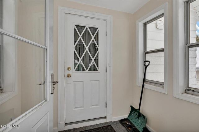 10 Leonard Avenue, Brunswick, NY 12180