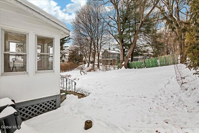 10 Leonard Avenue, Brunswick, NY 12180