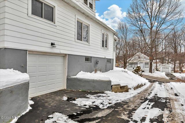 10 Leonard Avenue, Brunswick, NY 12180