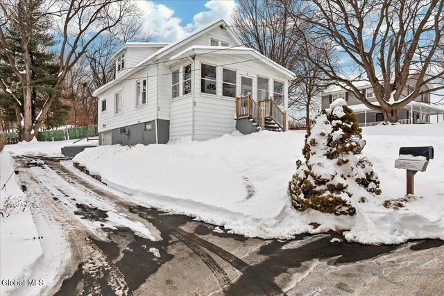 10 Leonard Avenue, Brunswick, NY 12180