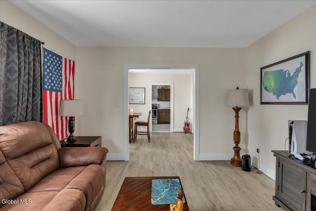 10 Leonard Avenue, Brunswick, NY 12180