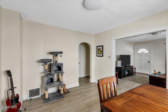 10 Leonard Avenue, Brunswick, NY 12180