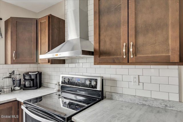 10 Leonard Avenue, Brunswick, NY 12180