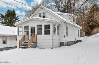10 Leonard Avenue, Brunswick, NY 12180