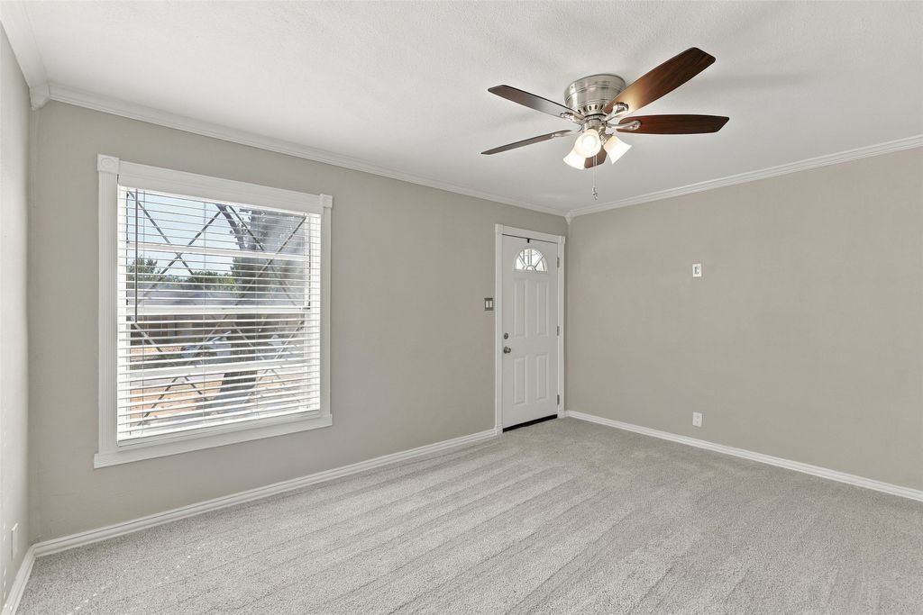 605 NE 33rd Street, Grand Prairie, TX 75050 — photo 4