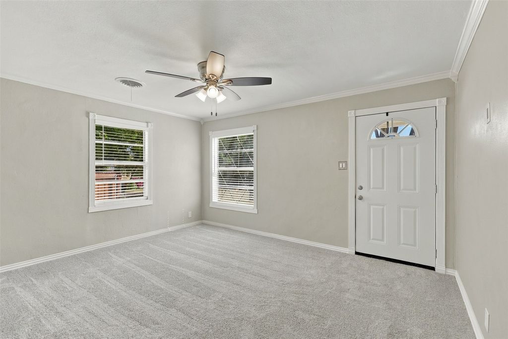 605 NE 33rd Street, Grand Prairie, TX 75050 — photo 5