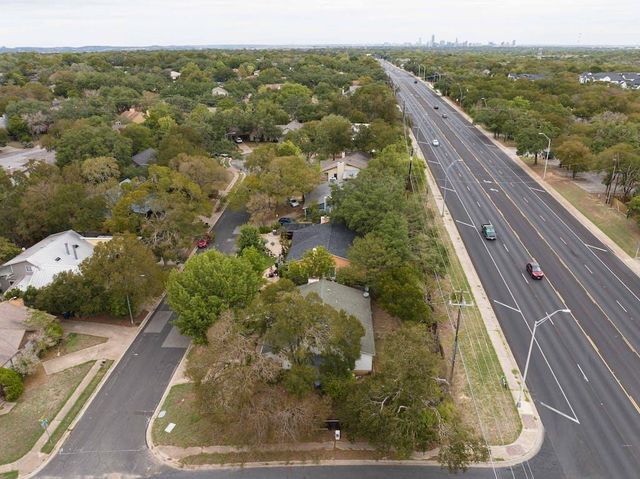 8105 Dowling CV, Austin, TX 78745