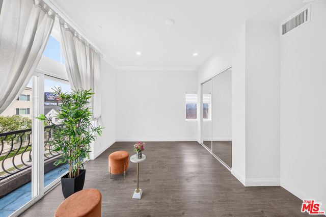 971 S St Andrews Place 301, Los Angeles, CA 90019