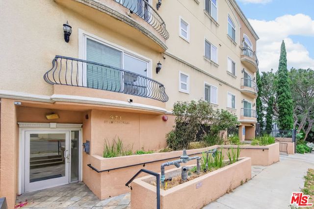 971 S St Andrews Place 301, Los Angeles, CA 90019