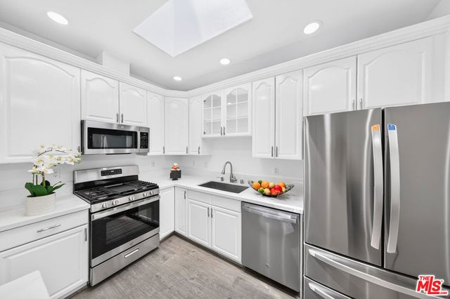971 S St Andrews Place 301, Los Angeles, CA 90019