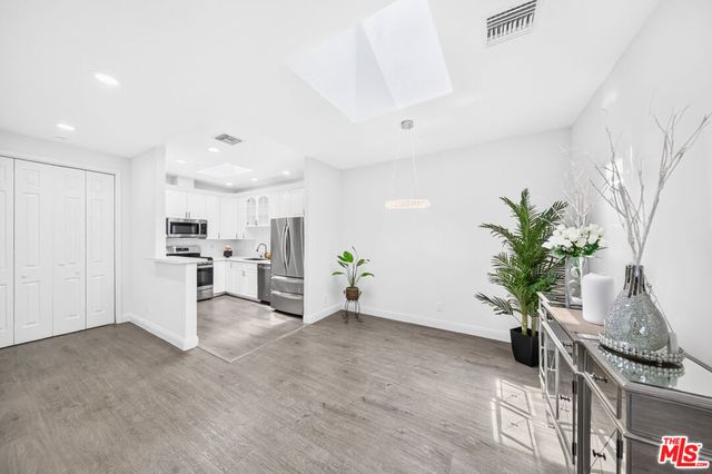 971 S St Andrews Place 301, Los Angeles, CA 90019