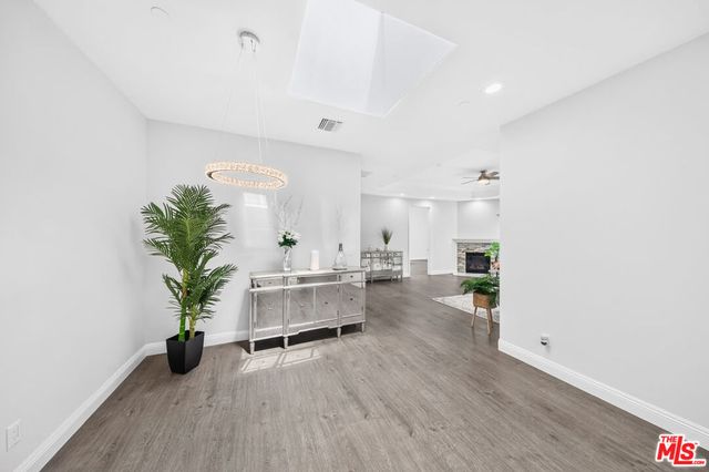 971 S St Andrews Place 301, Los Angeles, CA 90019