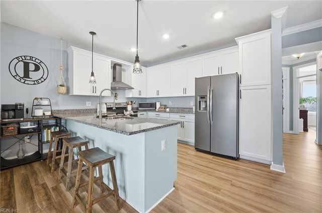 7922 Shore Dr Apt 313, Norfolk, VA 23518