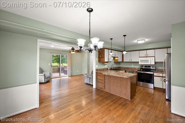 904 Country Club Drive, St. Clair Shores, MI 48082