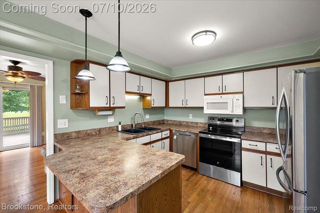 904 Country Club Drive, St. Clair Shores, MI 48082