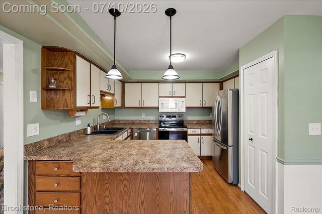 904 Country Club Drive, St. Clair Shores, MI 48082