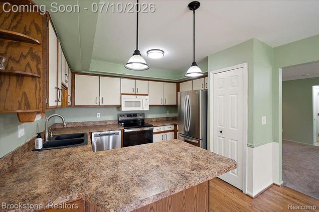 904 Country Club Drive, St. Clair Shores, MI 48082