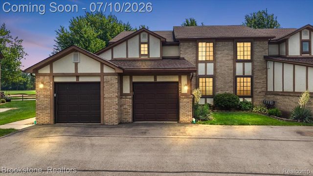 904 Country Club Drive, St. Clair Shores, MI 48082