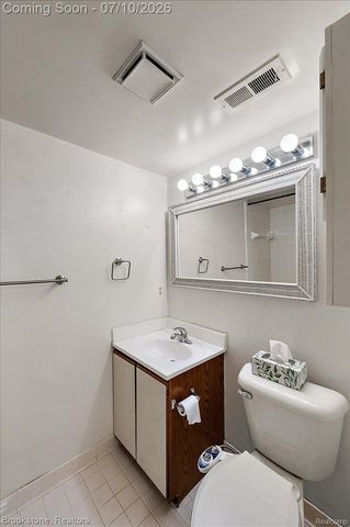 904 Country Club Drive, St. Clair Shores, MI 48082