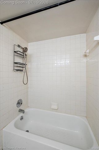 904 Country Club Drive, St. Clair Shores, MI 48082