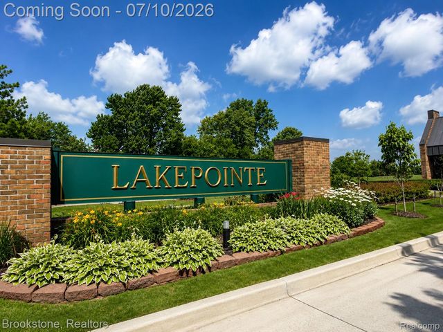 904 Country Club Drive, St. Clair Shores, MI 48082