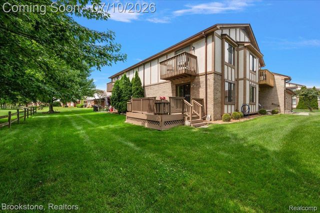 904 Country Club Drive, St. Clair Shores, MI 48082
