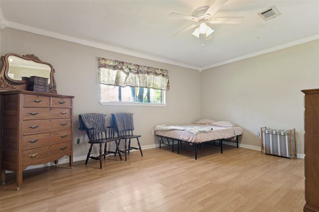 1745 Dolphin Drive, Seabrook, TX 77586