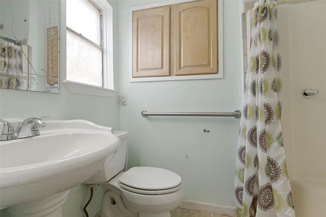 1745 Dolphin Drive, Seabrook, TX 77586