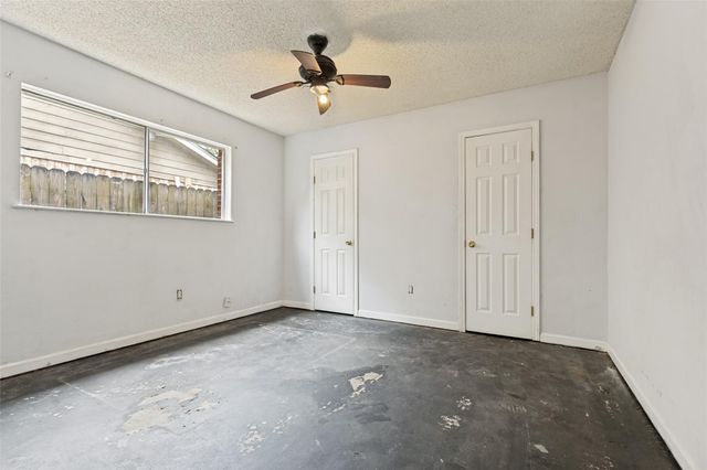 1745 Dolphin Drive, Seabrook, TX 77586